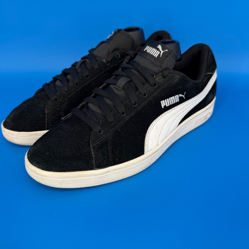 Puma Smash v2 Mens Black White Suede Low Top Sneakers 364989-01 Size 9.5